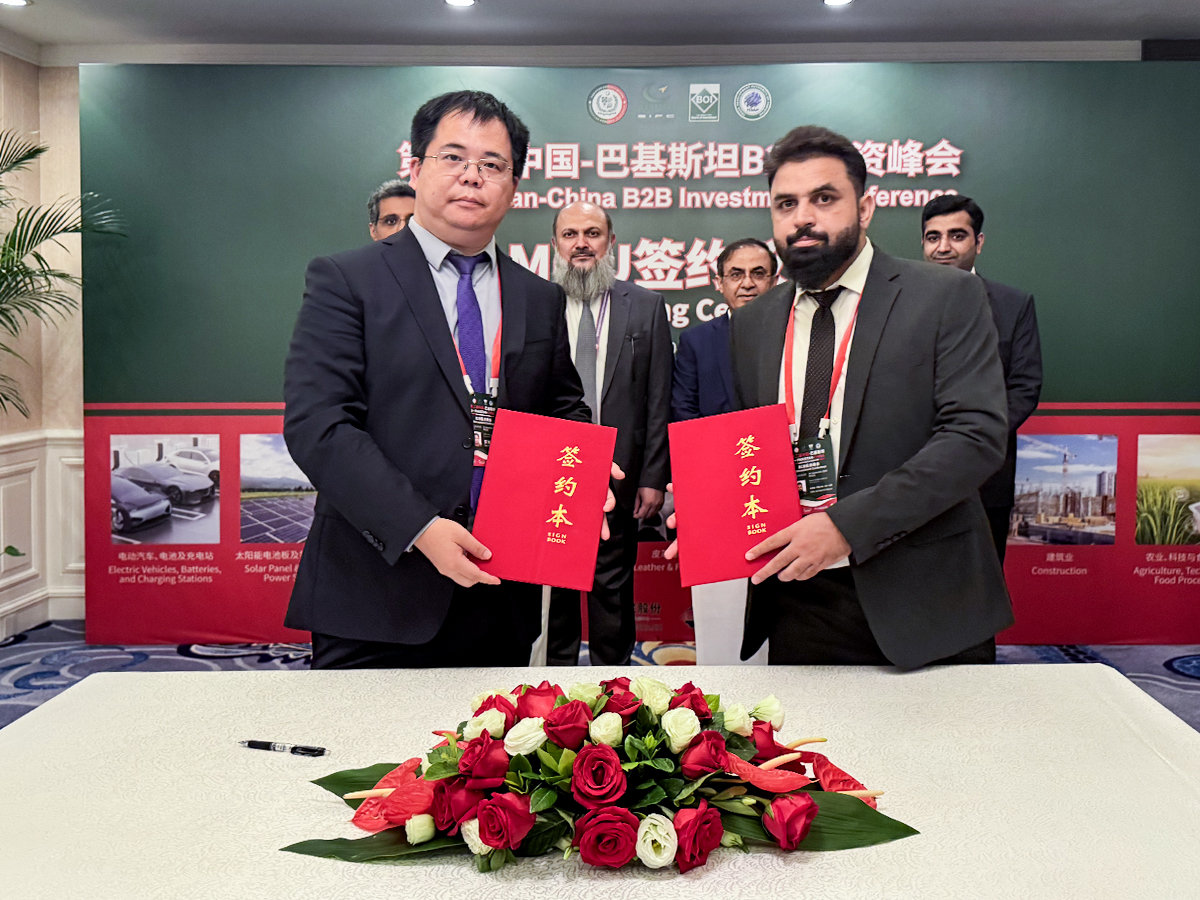 海杰亞“康博刀”首入巴基斯坦并完成裝機，巴總理見證“一帶一路”醫(yī)療合作成果